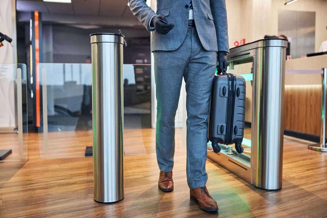 fraport-introduces-the-worlds-first-walk-through-scanner-for-passengers