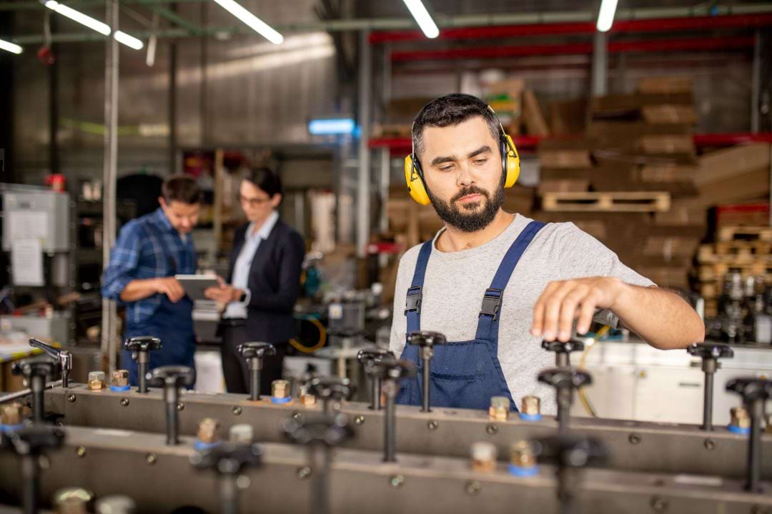 people-with-immigration-background-underrepresented-across-several-industries-and-professions-in-ger